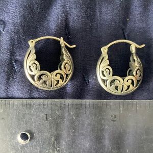 Silpada silver filigree hoop earrings P1126
